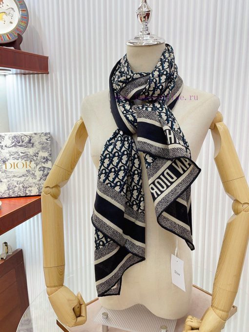 DIOR's latest flagship rolled edge scarf is a perfect match for both vacation and daily wear5j67a65u - Image 9