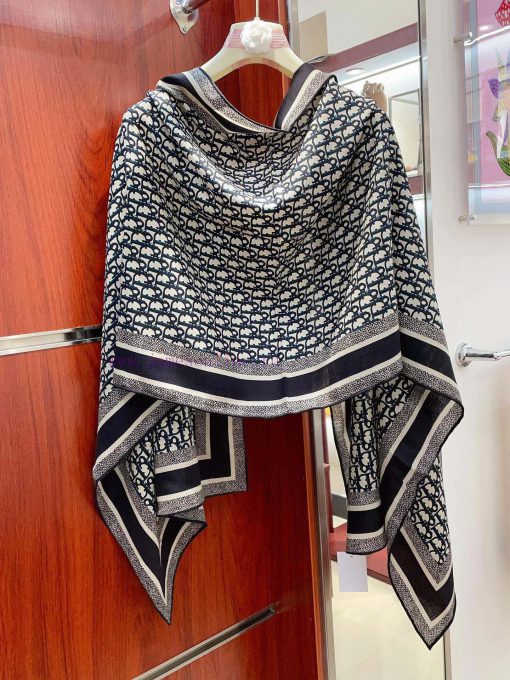 DIOR's latest flagship rolled edge scarf is a perfect match for both vacation and daily wear5j67a65u - Image 15
