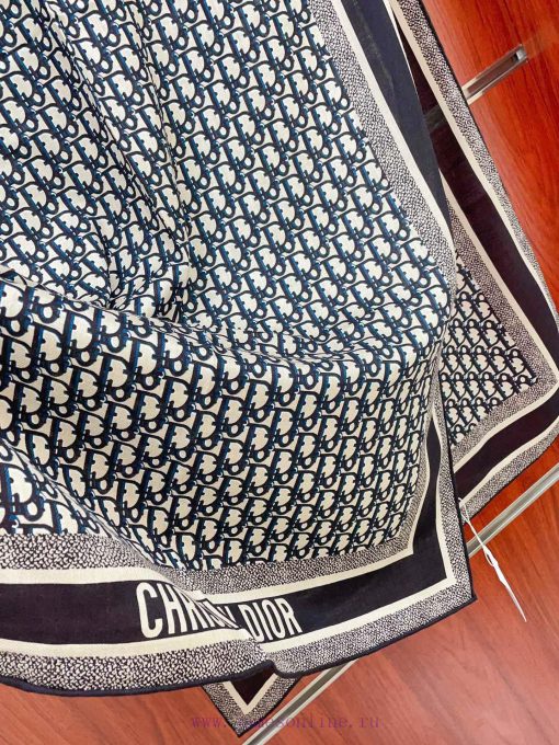 DIOR's latest flagship rolled edge scarf is a perfect match for both vacation and daily wear5j67a65u - Image 16