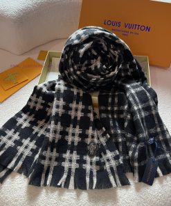 LV Louis Vuitton shawl scarf, size 190 * 70othlucix