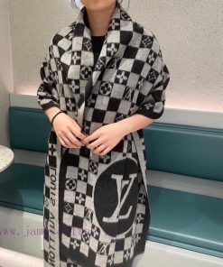 The LV scarf is a great benefit for both men and women, with a super gentle and stylish doubr5ht3bp0