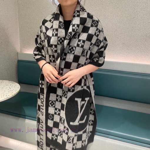 The LV scarf is a great benefit for both men and women, with a super gentle and stylish doubr5ht3bp0