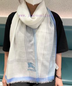 Burberry Scarf that Shines and Shines~It goes without saying that this new style is too famiy7c5t2on