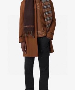 A warm and comfortable scarf made of soft cashmere fabric, decorated with Burberry plaid on 6e5hgflr