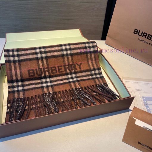 A warm and comfortable scarf made of soft cashmere fabric, decorated with Burberry plaid on 6e5hgflr - Image 4