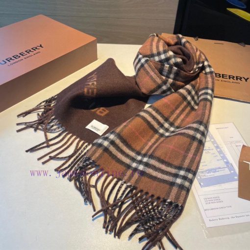 A warm and comfortable scarf made of soft cashmere fabric, decorated with Burberry plaid on 6e5hgflr - Image 19