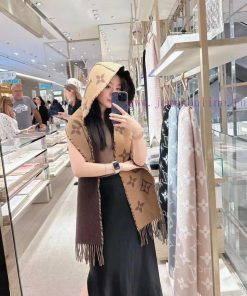 The new Tigergram hooded scarf from Da Lv Jia is immersed in the fantasy world of the Tigerg34gkny2r