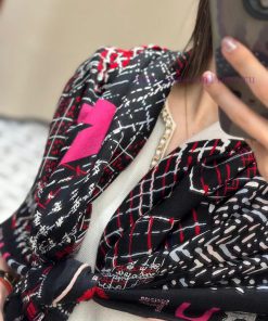 High end edition of "Chanel Collection~" in black and colorVelvet square scarf with the samegv6c5fou