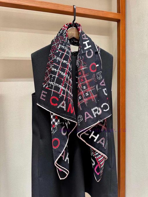 High end edition of "Chanel Collection~" in black and colorVelvet square scarf with the samegv6c5fou - Image 9