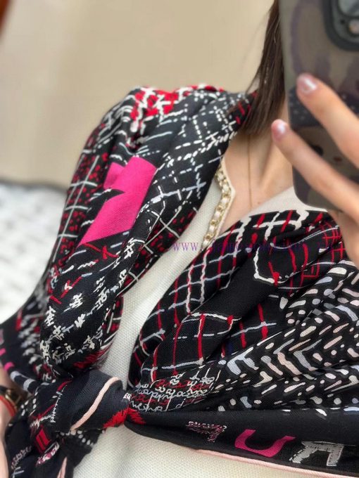 High end edition of "Chanel Collection~" in black and colorVelvet square scarf with the samegv6c5fou - Image 10