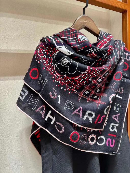 High end edition of "Chanel Collection~" in black and colorVelvet square scarf with the samegv6c5fou - Image 14