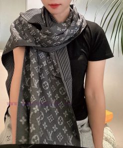 LV Swallow Donkey Family Scarf Classic Mascot Redesigned Versatile Style, Stir Fried Chickengivd2i55