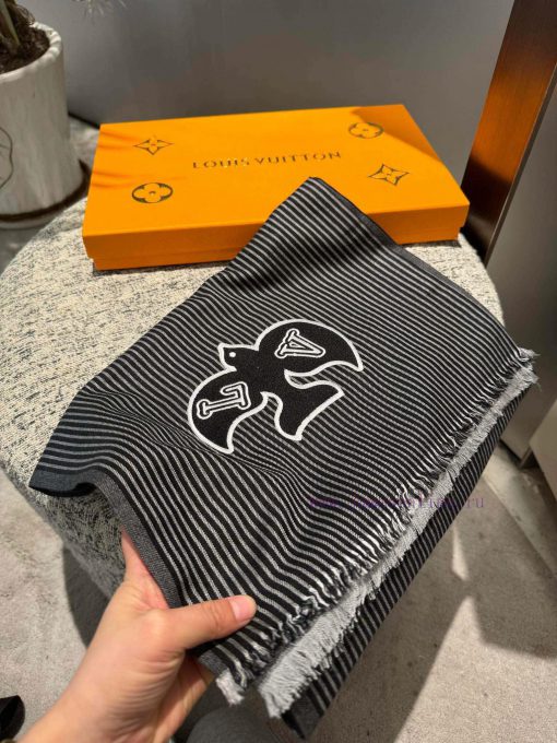 LV Swallow Donkey Family Scarf Classic Mascot Redesigned Versatile Style, Stir Fried Chickengivd2i55 - Image 4
