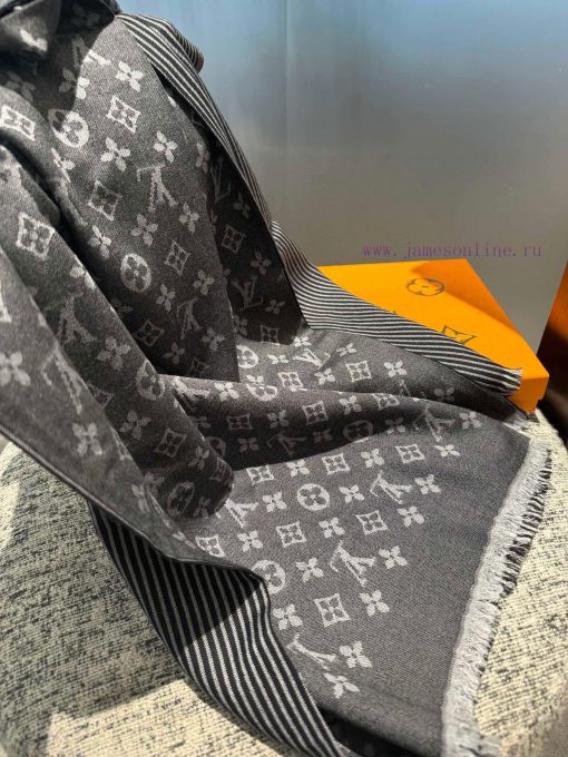 LV Swallow Donkey Family Scarf Classic Mascot Redesigned Versatile Style, Stir Fried Chickengivd2i55 - Image 17