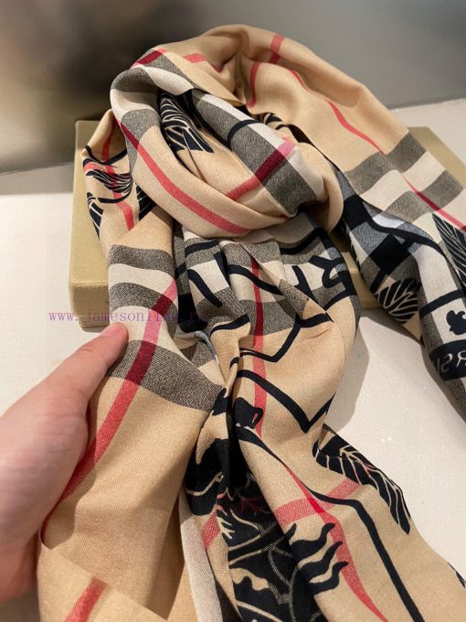 Burberry's formal wear series is exclusively for flagship stores, featuring VIP top-level im8l8h9m2y - Image 17