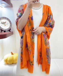 The 2023 new HERMES long scarf star model is 100% cashmere with 300 beautiful floral maps. Tphmyslvj