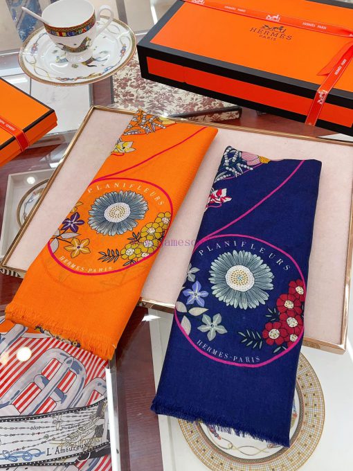 The 2023 new HERMES long scarf star model is 100% cashmere with 300 beautiful floral maps. Tphmyslvj - Image 3