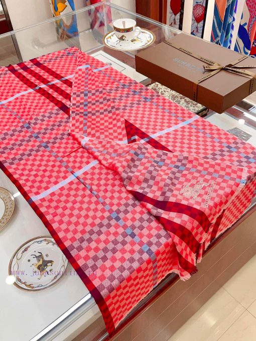 Burberry's top of the line high-end products, paired with the plaid in the scarf, exude a luz8degi68 - Image 8