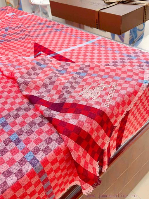 Burberry's top of the line high-end products, paired with the plaid in the scarf, exude a luz8degi68 - Image 9