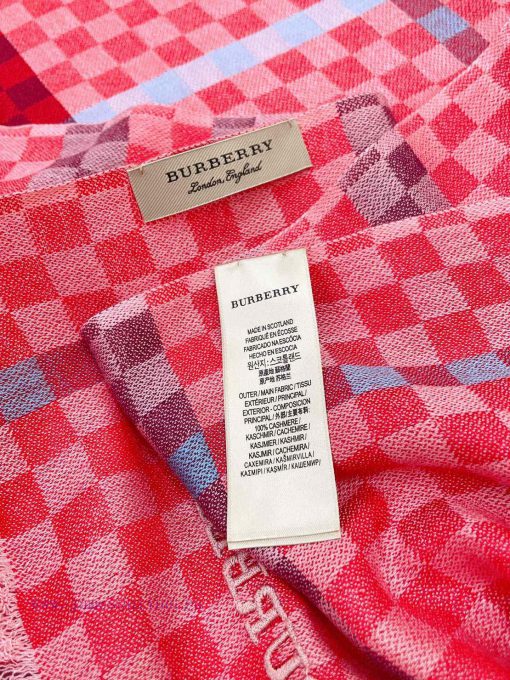 Burberry's top of the line high-end products, paired with the plaid in the scarf, exude a luz8degi68 - Image 14