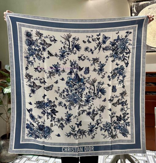 2024 Early Spring High End Edition110 * 110 Velvet Square TowelDIOR printed handkerchiefColoa4g8am9e