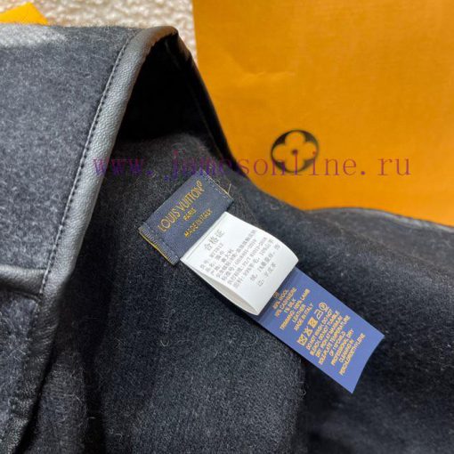 The Fall For You hooded scarf is made of a rich plush blend, featuring Monogram jacquard weaizssjikp - Image 9