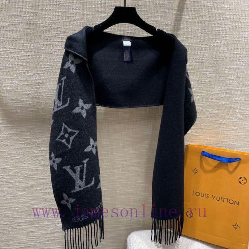The Fall For You hooded scarf is made of a rich plush blend, featuring Monogram jacquard weaizssjikp - Image 14