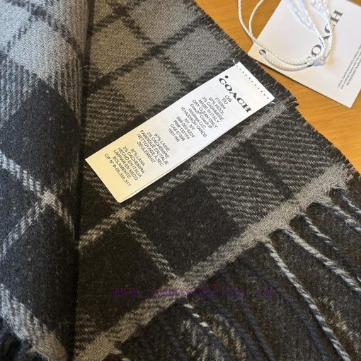 The Coach classic C logo shawl is also so beautiful, not only in terms of appearance but alsl63fzo7l - Image 3