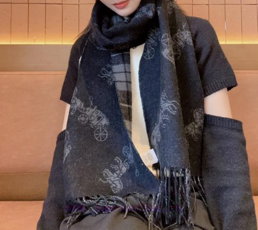 The Coach classic C logo shawl is also so beautiful, not only in terms of appearance but alsl63fzo7l - Image 10
