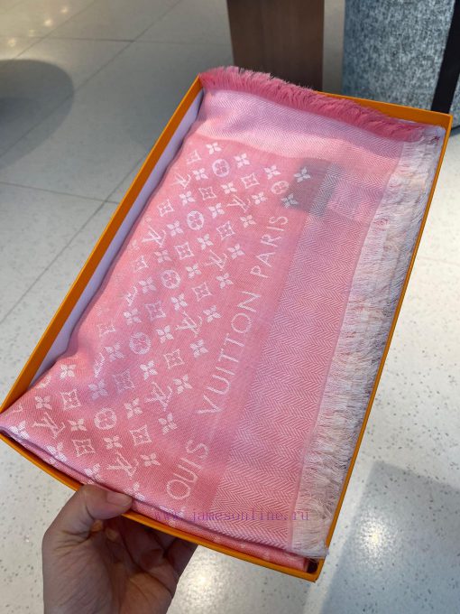 New colors will surely fail the hands of L family members. The most classic Louis Vuitton adq7o3tw8w - Image 4