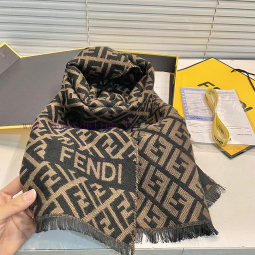 Cashmere is soft and free of purchase. This year's most popular scarf Fendi is grabbing all gv6nzd41 - Image 6