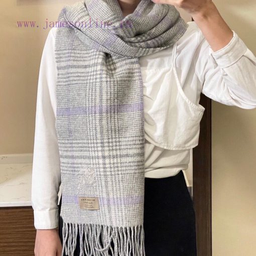Burberry shawl scarf is a high-end, high-quality and beautiful scarf full of feminine charm.hqgctuli