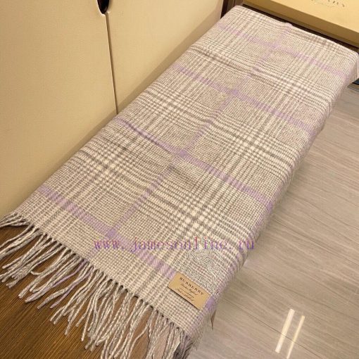 Burberry shawl scarf is a high-end, high-quality and beautiful scarf full of feminine charm.hqgctuli - Image 14