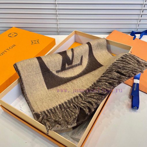 A commemorative scarf from LV, practical and trendy, with a full artistic sense in its transflvns9g4 - Image 5
