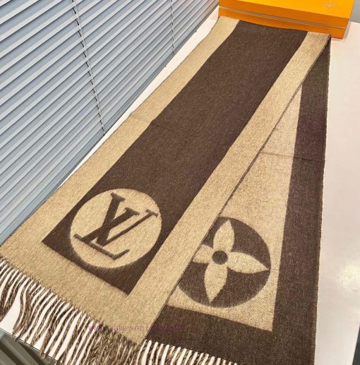 A commemorative scarf from LV, practical and trendy, with a full artistic sense in its transflvns9g4 - Image 9