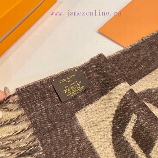 A commemorative scarf from LV, practical and trendy, with a full artistic sense in its transflvns9g4 - Image 10