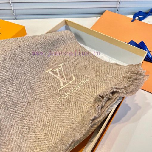 LV's current flagship models for men and womenThe most fashionable logo trend nowadays has akht53ox8 - Image 9
