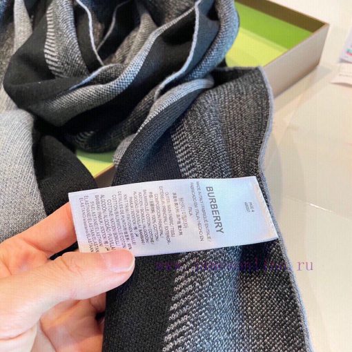The high-end cashmere knitted scarf can be formal or casual, with a very classical design fo10yrvjbw - Image 19