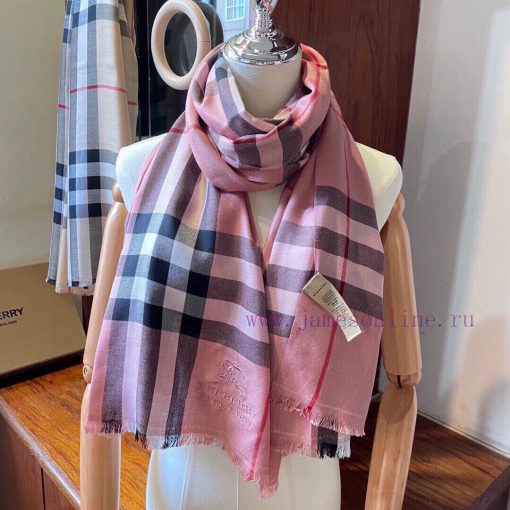 Burberry Classic Synchronized Cashmere Checkered Square Scarf in Stock, Essential for Wardro0adt4b3s - Image 9