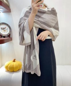 The 2023 new Lorapiana diamond patterned jacquard cashmere scarf features an epic level of cfchtlf4k