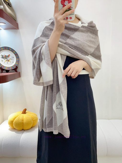 The 2023 new Lorapiana diamond patterned jacquard cashmere scarf features an epic level of cfchtlf4k - Image 11
