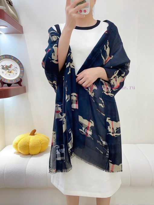 Low key luxury sense ️ Exquisite soft and elegant elite level fashionable scarf ️ This Burbedfp2javr - Image 2