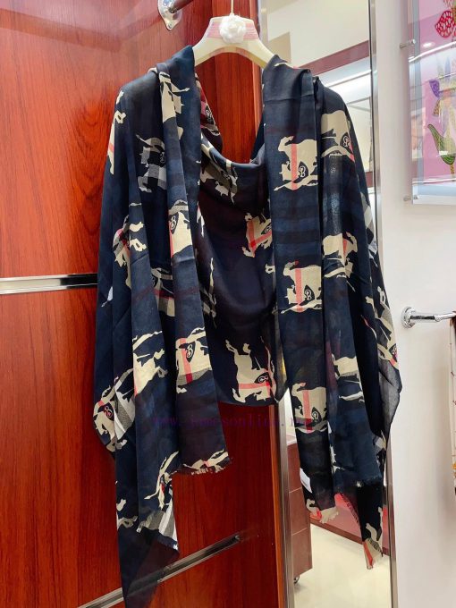 Low key luxury sense ️ Exquisite soft and elegant elite level fashionable scarf ️ This Burbedfp2javr - Image 3