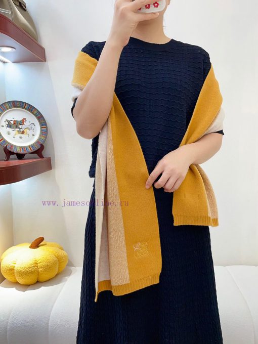 LOEWE 2023 new knitted scarf exudes a low-key sense of luxury. It is a top-notch, delicate, svkgk8me