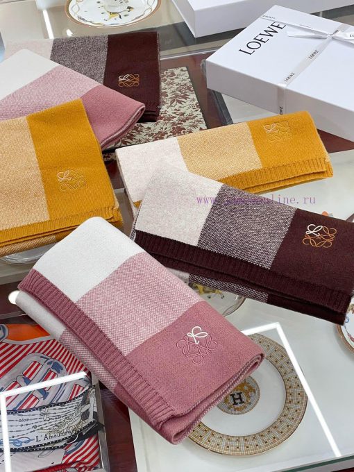 LOEWE 2023 new knitted scarf exudes a low-key sense of luxury. It is a top-notch, delicate, svkgk8me - Image 3