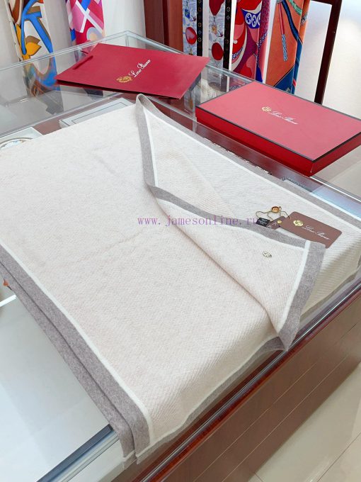 The low-key and luxurious Loro Piana new model can become elegant and tasteful in any occasihlh7it4k - Image 15