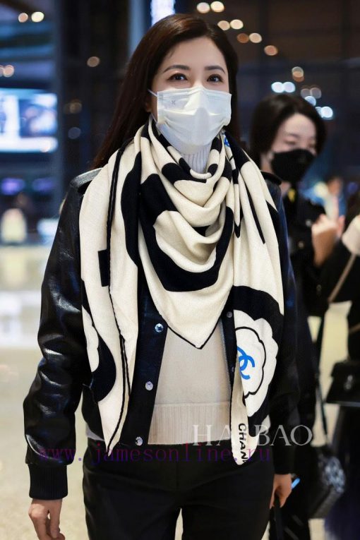 The new Double C Large Letter 140 Cashmere Square Scarf is recommended for VIP customers. Yo7rnwprsa - Image 11