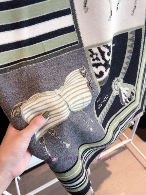 Hermes 140 Velvet Square Towel, both sides in the same color are said to look good when bouguj4yo0c9 - Image 8