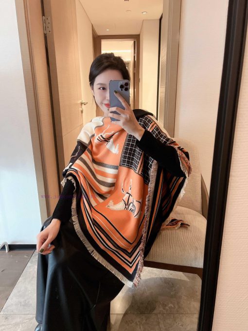 Hermes 140 Velvet Square Towel, both sides in the same color are said to look good when bouguj4yo0c9 - Image 10