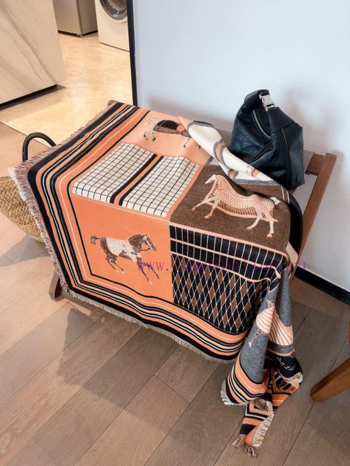 Hermes 140 Velvet Square Towel, both sides in the same color are said to look good when bouguj4yo0c9 - Image 12